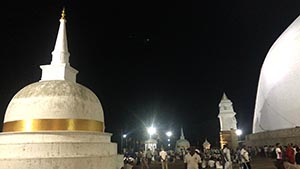 Small stupa at Ruwanwelisaya Photo